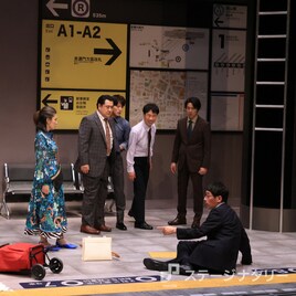 加藤拓也演出の「カラカラ天気と五人の紳士」東京公演のライブ配信決定