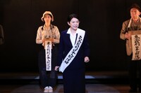 こまつ座「夢の泪」より。（撮影：宮川舞子）