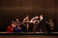 こまつ座「夢の泪」より。（撮影：宮川舞子）