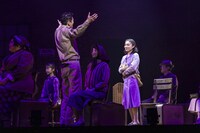 ミュージカル「VIOLET」より。（撮影：岡千里）