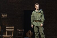 ミュージカル「VIOLET」より。（撮影：岡千里）