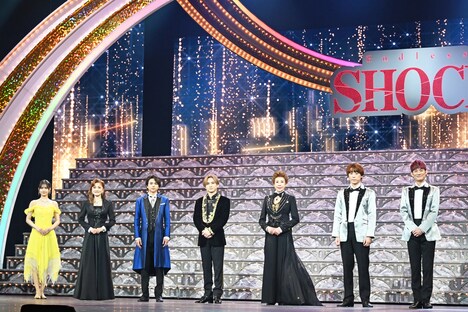 「Endless SHOCK」開幕記念会見の様子。