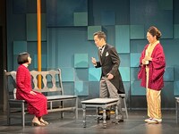 劇団道学先生「東京の恋～さほどロマンチックでもなく～」より、「頼母しき求縁」の様子。（撮影：劇団道学先生）