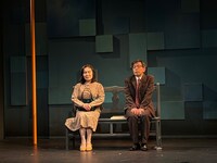 劇団道学先生「東京の恋～さほどロマンチックでもなく～」より、「その人ではありません」の様子。（撮影：劇団道学先生）