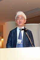 制作統括を務める兵庫県立芸術文化センター事業部の古屋靖人チーフプロデューサー。