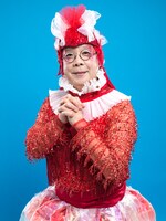 小堺一機扮する海の道先案内人ベニクラゲ。