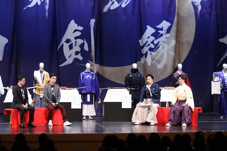 左から松岡亮、尾上菊之丞、尾上松也、尾上右近。