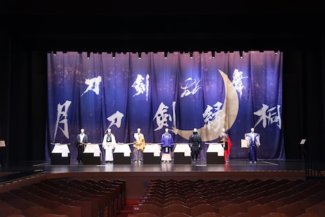 「新作歌舞伎『刀剣乱舞 月刀剣縁桐』京都南座 衣裳展」の様子。