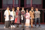「ミュージカル『薄桜鬼 真改』土方歳三 篇」の出演者と、脚本・演出を手がける毛利亘宏(右端)。
