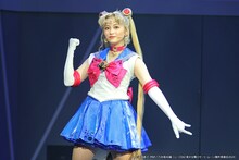 井上和演じるセーラームーン。