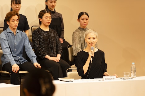 井関佐和子(中央)