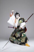 市川男女蔵扮する粂寺弾正。(c)松竹