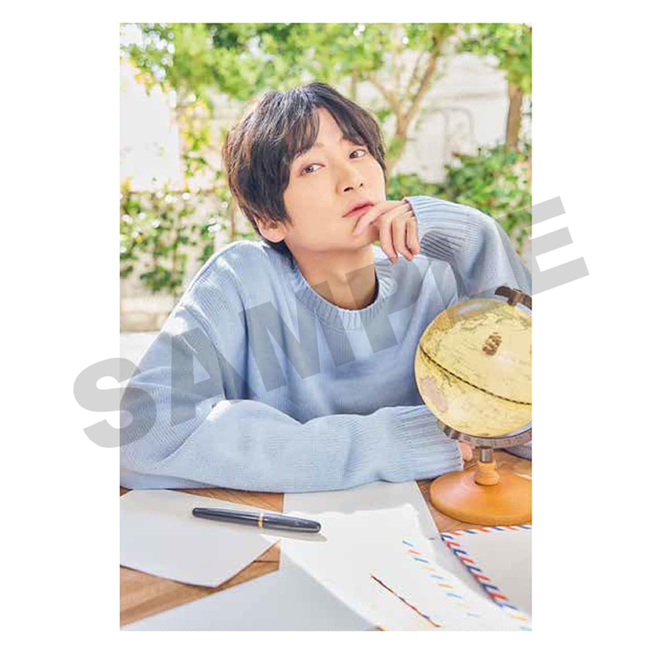 店頭販売分にのみ付属する複製サイン入りポストカード。 - 荒牧慶彦の