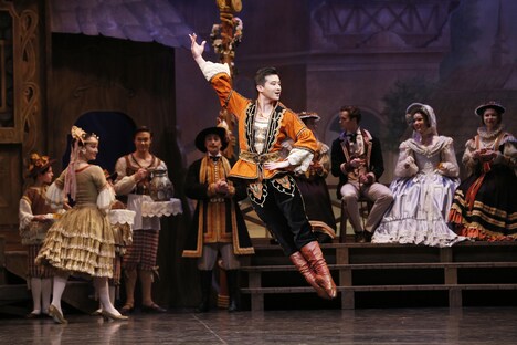 チェンウ・グオ(中央)(c)Jeff Busby