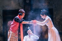 TIFA2024 Shakespeare’s Wild Sisters Group（Taiwan） X NIWAGEKIDAN PENINO（Japan）「誠實浴池」より。（提供：SWSG / 撮影：Kris Kang）