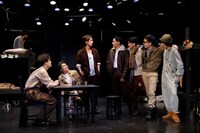 日本の劇団「第十七捕虜収容所」より。