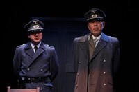 日本の劇団「第十七捕虜収容所」より。