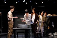 日本の劇団「第十七捕虜収容所」より。