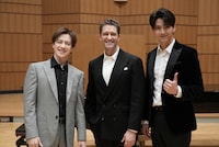 左からウエンツ瑛士、マシュー・モリソン、甲斐翔真。（提供：NHK）