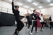 「女の友情と筋肉 THE MUSICAL -幸せの上腕二頭筋-」稽古場の様子。