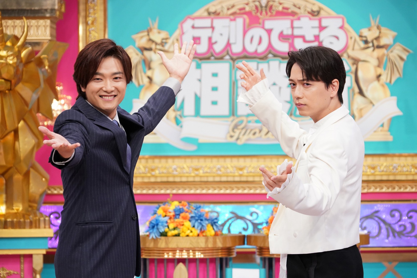 日テレ系「行列のできる相談所」より、井上芳雄（左）、山崎育三郎（右）。(c)日本テレビ