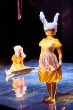 「二人のアリス ×アオイヤマダ×アイナ・ジ・エンド」より。