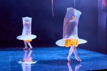 「二人のアリス ×アオイヤマダ×アイナ・ジ・エンド」より。