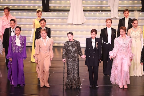 OSK日本歌劇団 OG公演「Eternal Glory」より。(c)松竹