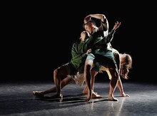 熊谷拓明のパフォーマンスの様子。（撮影：大洞博靖）