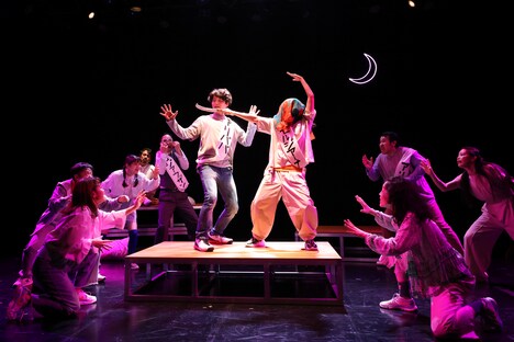 「文学座公演『アラビアンナイト』」より。