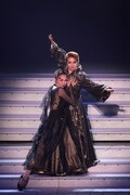 OSK日本歌劇団 OG公演「Eternal Glory」より。(c)松竹