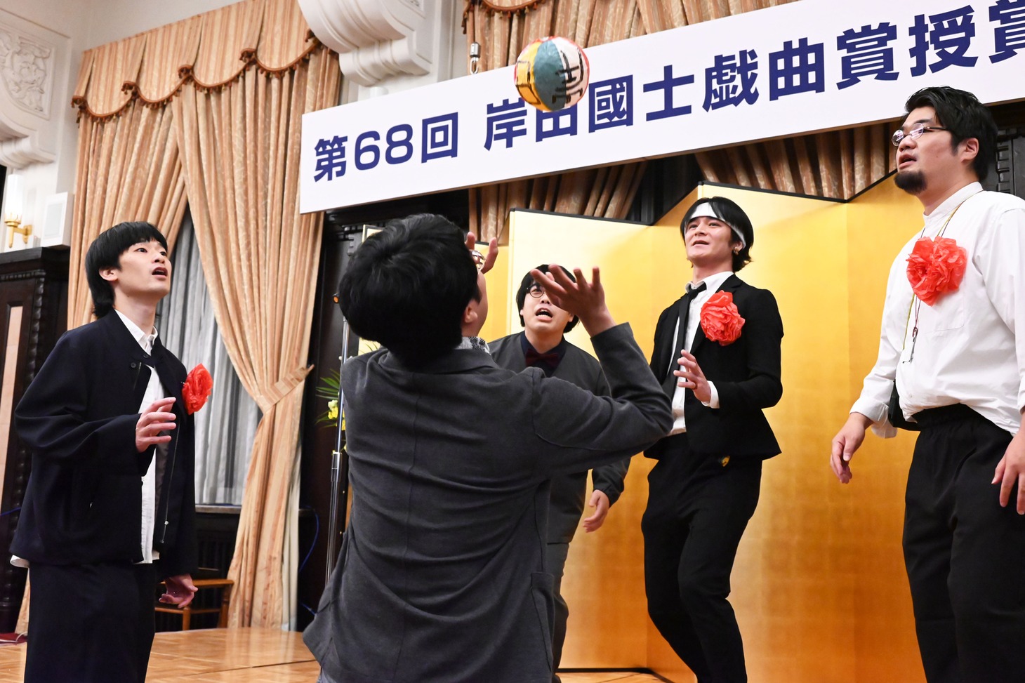 第68回岸田國士戯曲賞 授賞式で行われた余興の様子。