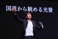 柿澤勇人が出演した「オデッサ」より。（撮影：田中亜紀 / 提供：ホリプロ）