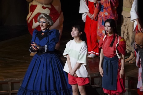 「舞台『千と千尋の神隠しSpirited Away』」イギリス・ロンドン公演 カーテンコールの様子。