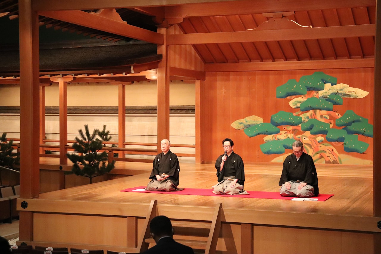 京都観世会の「面白能楽館」に半能「鞍馬天狗 白頭」など、5年ぶりの装束付体験も