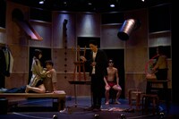 キ上の空論 獣三作 二作め「除け者（ノケモノ）は世の毒を噛み込む。」より。（撮影：保坂萌）