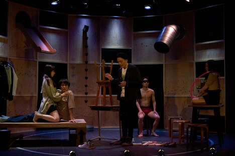 キ上の空論 獣三作 二作め「除け者（ノケモノ）は世の毒を噛み込む。」より。（撮影：保坂萌）