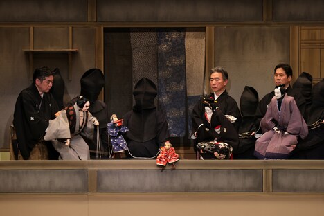 「令和6年5月文楽公演」Aプロより、「近頃河原の達引」の「堀川猿廻しの段」。（提供：国立劇場、撮影：田口真佐美）