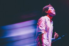 「TEAM NACS Solo Project 5D2 -FIVE DIMENSIONS II- The silence of Takuma Otoo『This is Who I am』」より。（撮影：西槇太一）