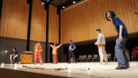 「劇団おぼんろ 第24回本公演『聖ダジュメリ曲芸団』」稽古場見学会の様子。