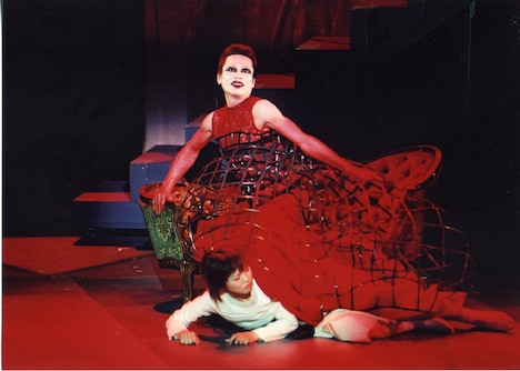 「魔術音楽劇 青ひげ公の城」より。（撮影：ハービー・山口）