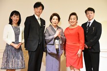 左から瀬戸摩純、喜多村緑郎、波乃久里子、渡辺えり、河合雪之丞。