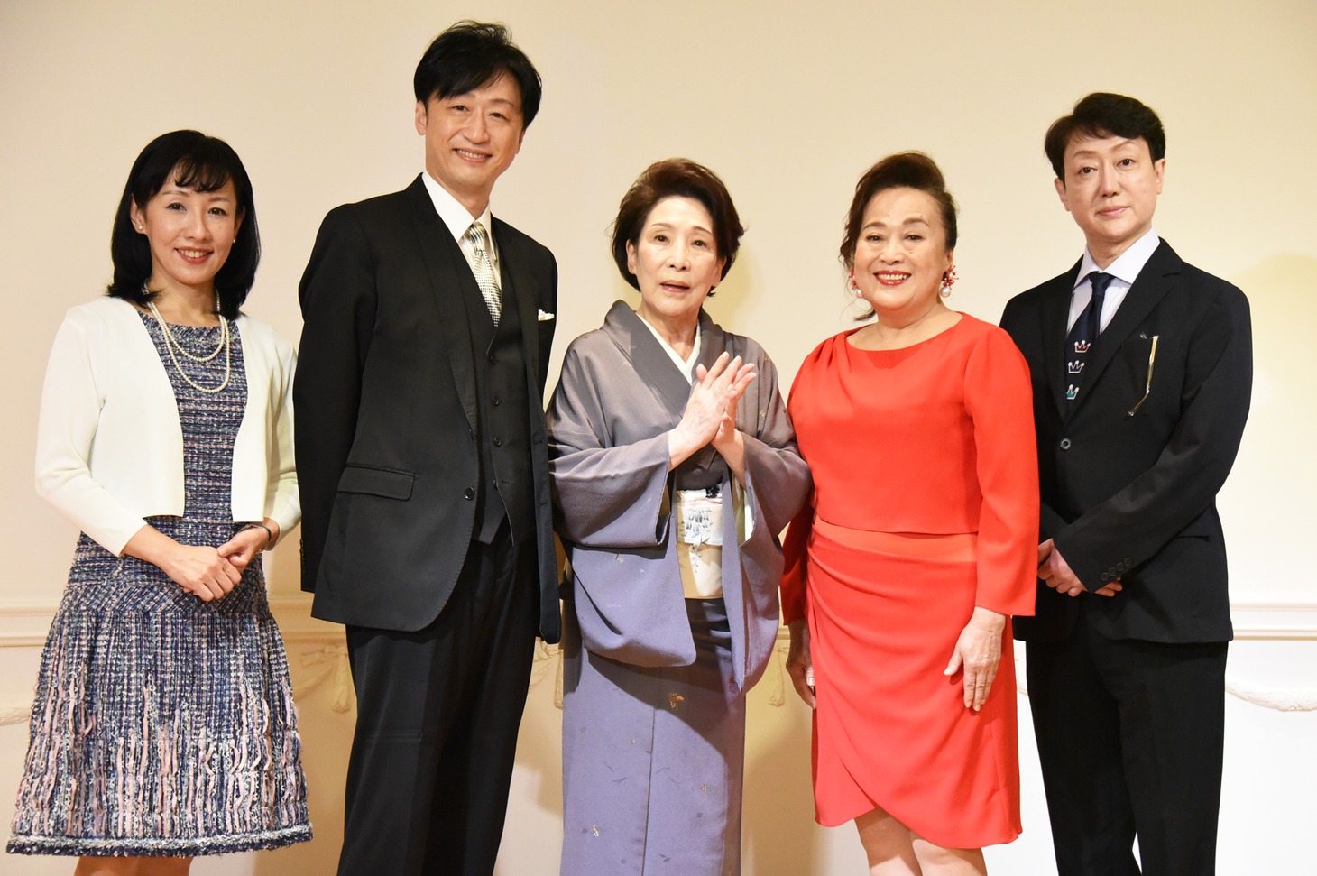 左から瀬戸摩純、喜多村緑郎、波乃久里子、渡辺えり、河合雪之丞。