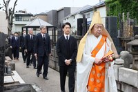 「六月博多座大歌舞伎」夜の部「東海道四谷怪談」の舞台安全成功祈願より、尾上右近。(c)博多座