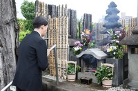 「六月博多座大歌舞伎」夜の部「東海道四谷怪談」の舞台安全成功祈願より、尾上右近。(c)博多座