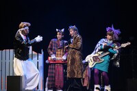 「なめ猫ロックショー！」より。（撮影：立川賢一、高瀬弥生）