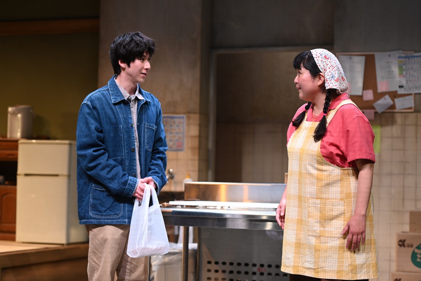 まつもと市民芸術館プロデュース 舞台「女40歳 肉屋のムスメ」より。（撮影：山田毅）