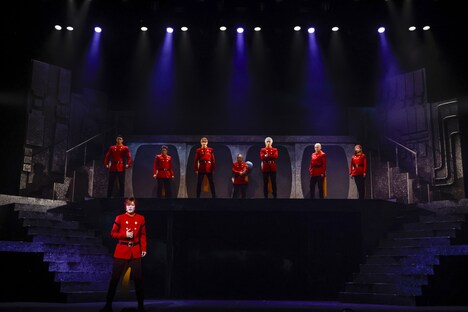 舞台「サイボーグ009」より。（撮影：小境勝巳）