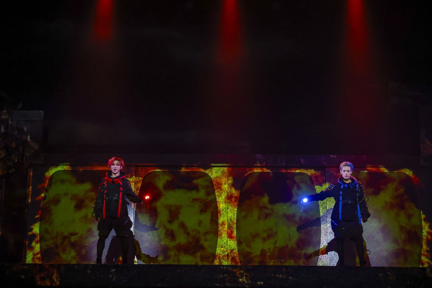 舞台「サイボーグ009」より。（撮影：小境勝巳）