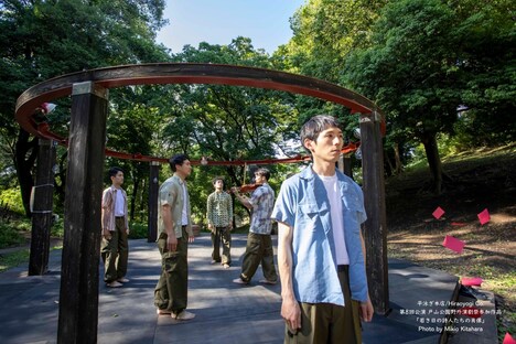 平泳ぎ本店 第8回公演 戸山公園野外演劇祭参加作品「若き日の詩人たちの肖像」より。（撮影：北原美喜男）